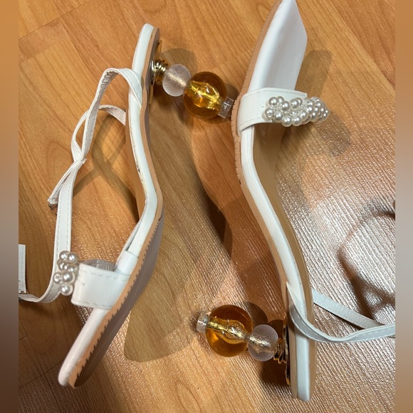 NWOT - Pearl Décor Sandals (Size 7) * White - Picture 6 of 10
